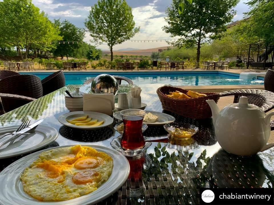 Chabiant Guesthouse Chateau Monolit Ikinci Yeniyol Exteriér fotografie